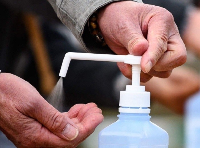 مایع محلول ضد عفونی کننده دست 1