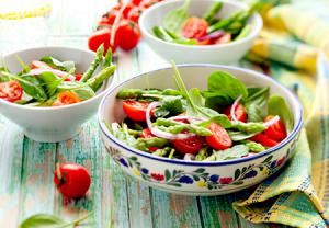 خوردن سبزیجات در رژیم غذایی ضد التهاب برای درمان کمر درد