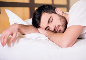 دلیل خواب آلودگی مردان بعد از آمیزش جنسی و ارضا شدن چیست؟