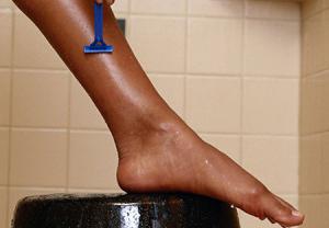استفاده از خاصیت روغن نارگیل در اصلاح موی پا