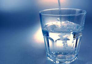 آب از نوشیدنی های لاغر کننده و مفید