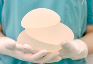 محدودیت‌ها و ممنوعیت‌ها در استفاده از جراحی پروتز سینه