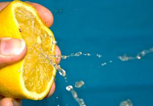 تأثیر لیمو بر درمان افتادگی پوست