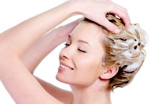 تمیز نگه داشتن پوست سر، راهی برای درمان جوش صورت