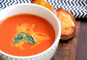 سوپ گوجه فرنگی با پنیر چدار