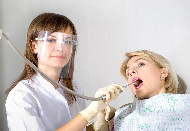 آیا در دوران بارداری می‌توانیم خدمات دندانپزشکی انجام دهیم؟